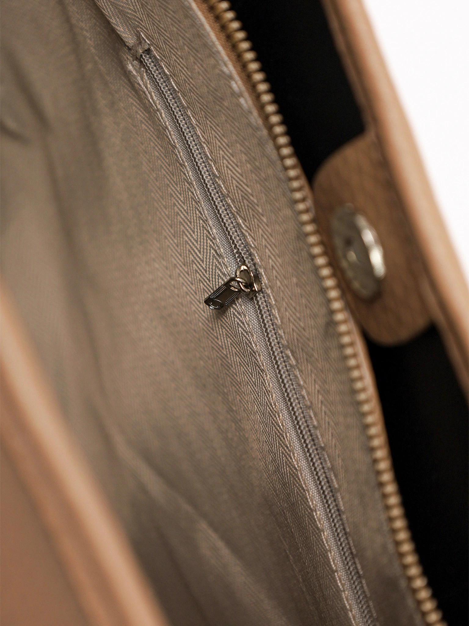 Сумка-тоут со стяжками по бокам и декоративным платком в ассортименте